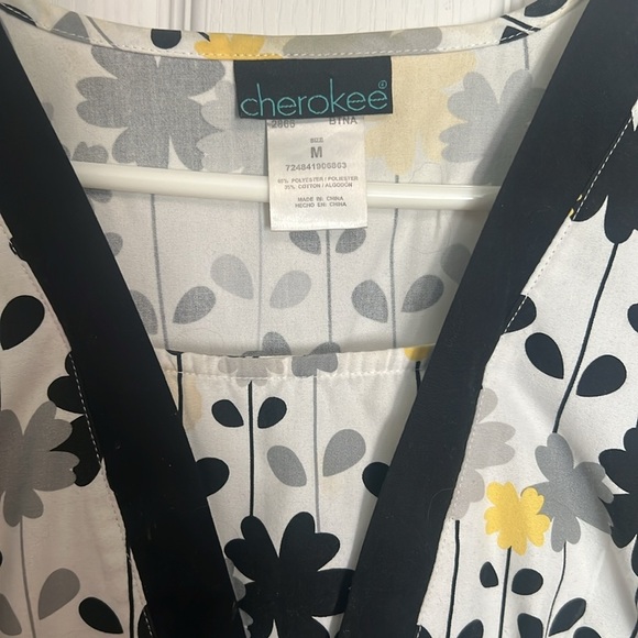 Cherokee black yellow gray floral tie back side pocket scrub M - Picture 2 of 5